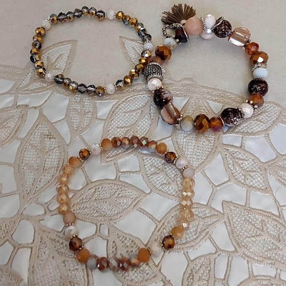 3 Pieces Jewelry/Bracelets - Picture 2 of 3